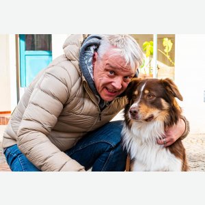 Mann mit Hund - Heike Schüler