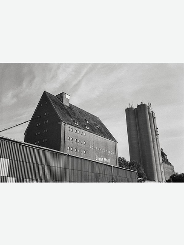 Silo Oldesloe. Analog S/W-Film Digitalisiert - Andreas Sperwien